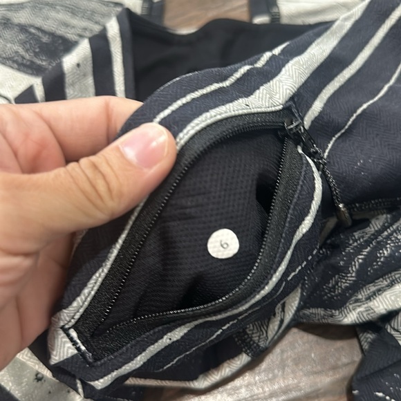 Lululemon - Picture 4 of 5